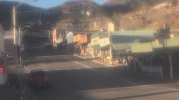 Weather camera view of Overland Hotel.