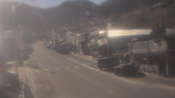 Weather camera view of Overland Hotel.