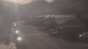 Weather camera view of Overland Hotel.