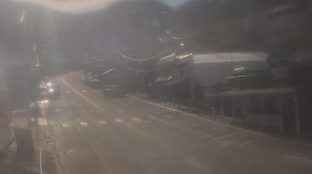 Weather camera view of Overland Hotel.