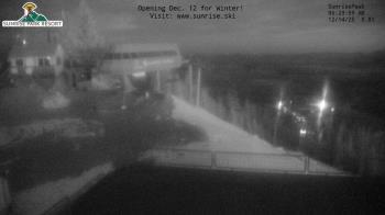 Weather camera view of Sunrise Park Resort 10650 ft elev.