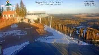 Weather camera view of Sunrise Park Resort 10650 ft elev.