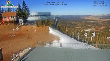Weather camera view of Sunrise Park Resort 10650 ft elev.