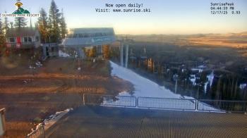 Weather camera view of Sunrise Park Resort 10650 ft elev.