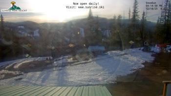 Weather camera view of Sunrise Park Resort 10650 ft elev.
