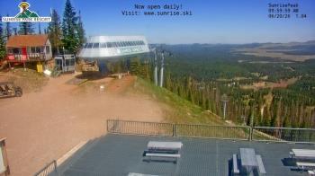 Weather camera view of Sunrise Park Resort 10650 ft elev.