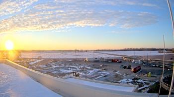 Weather camera view of North Putnam MS.