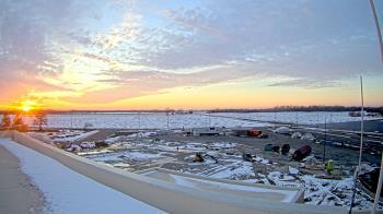 Weather camera view of North Putnam MS.