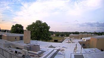 Weather camera view of Riverhead MS.