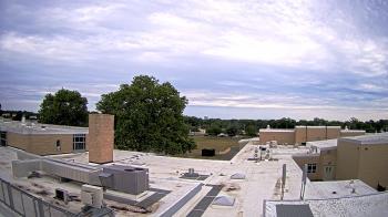 Weather camera view of Riverhead MS.