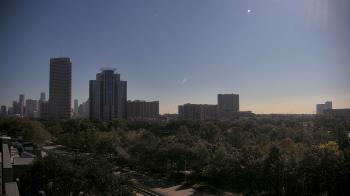 Weather camera view of St Thomas High School.