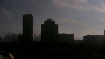 Weather camera view of St Thomas High School.