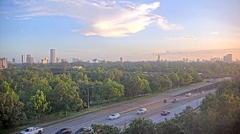 Weather camera view of St Thomas High School.