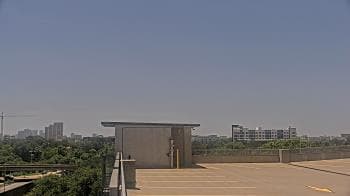 Weather camera view of St Thomas High School.