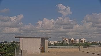 Weather camera view of St Thomas High School.