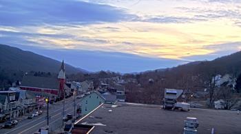 Weather camera view of Line Mountain ES Trevorton.