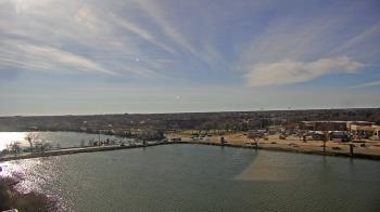 Weather camera view of Commerce Bank.