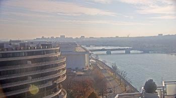 Weather camera view of The Watergate Hotel.