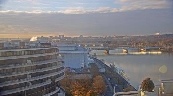Weather camera view of The Watergate Hotel.