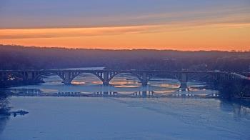 Weather camera view of The Watergate Hotel.