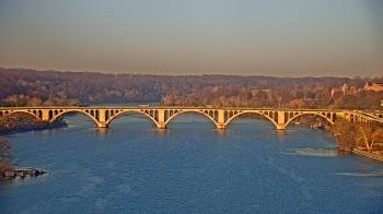 Weather camera view of The Watergate Hotel.