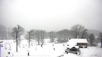 Weather camera view of Wintergreen Mtn. at 3600 ft. elev..