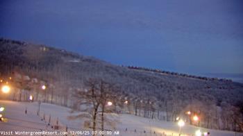 Weather camera view of Wintergreen Mtn. at 3600 ft. elev..