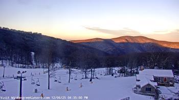 Weather camera view of Wintergreen Mtn. at 3600 ft. elev..