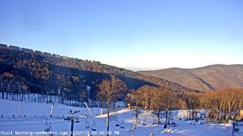 Weather camera view of Wintergreen Mtn. at 3600 ft. elev..