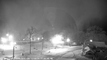 Weather camera view of Wintergreen Mtn. at 3600 ft. elev..