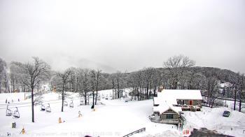 Weather camera view of Wintergreen Mtn. at 3600 ft. elev..