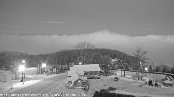 Weather camera view of Wintergreen Mtn. at 3600 ft. elev..