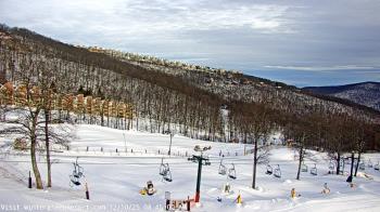 Weather camera view of Wintergreen Mtn. at 3600 ft. elev..