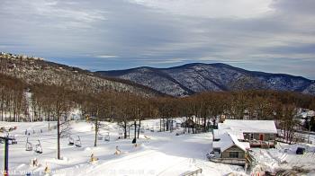 Weather camera view of Wintergreen Mtn. at 3600 ft. elev..
