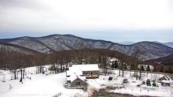 Weather camera view of Wintergreen Mtn. at 3600 ft. elev..