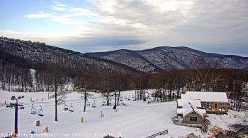Weather camera view of Wintergreen Mtn. at 3600 ft. elev..