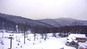 Weather camera view of Wintergreen Mtn. at 3600 ft. elev..