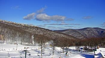 Weather camera view of Wintergreen Mtn. at 3600 ft. elev..