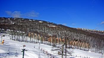 Weather camera view of Wintergreen Mtn. at 3600 ft. elev..