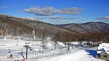 Weather camera view of Wintergreen Mtn. at 3600 ft. elev..