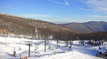 Weather camera view of Wintergreen Mtn. at 3600 ft. elev..