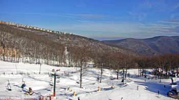 Weather camera view of Wintergreen Mtn. at 3600 ft. elev..