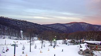 Weather camera view of Wintergreen Mtn. at 3600 ft. elev..
