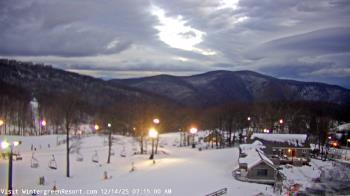 Weather camera view of Wintergreen Mtn. at 3600 ft. elev..