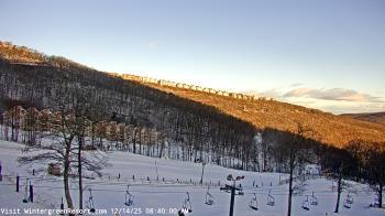 Weather camera view of Wintergreen Mtn. at 3600 ft. elev..