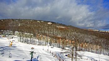 Weather camera view of Wintergreen Mtn. at 3600 ft. elev..