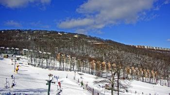 Weather camera view of Wintergreen Mtn. at 3600 ft. elev..