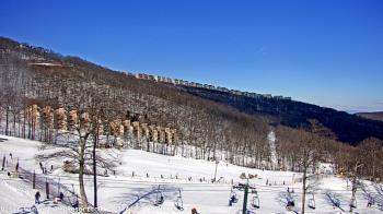 Weather camera view of Wintergreen Mtn. at 3600 ft. elev..