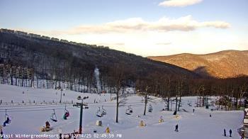 Weather camera view of Wintergreen Mtn. at 3600 ft. elev..