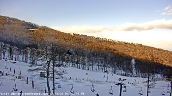 Weather camera view of Wintergreen Mtn. at 3600 ft. elev..